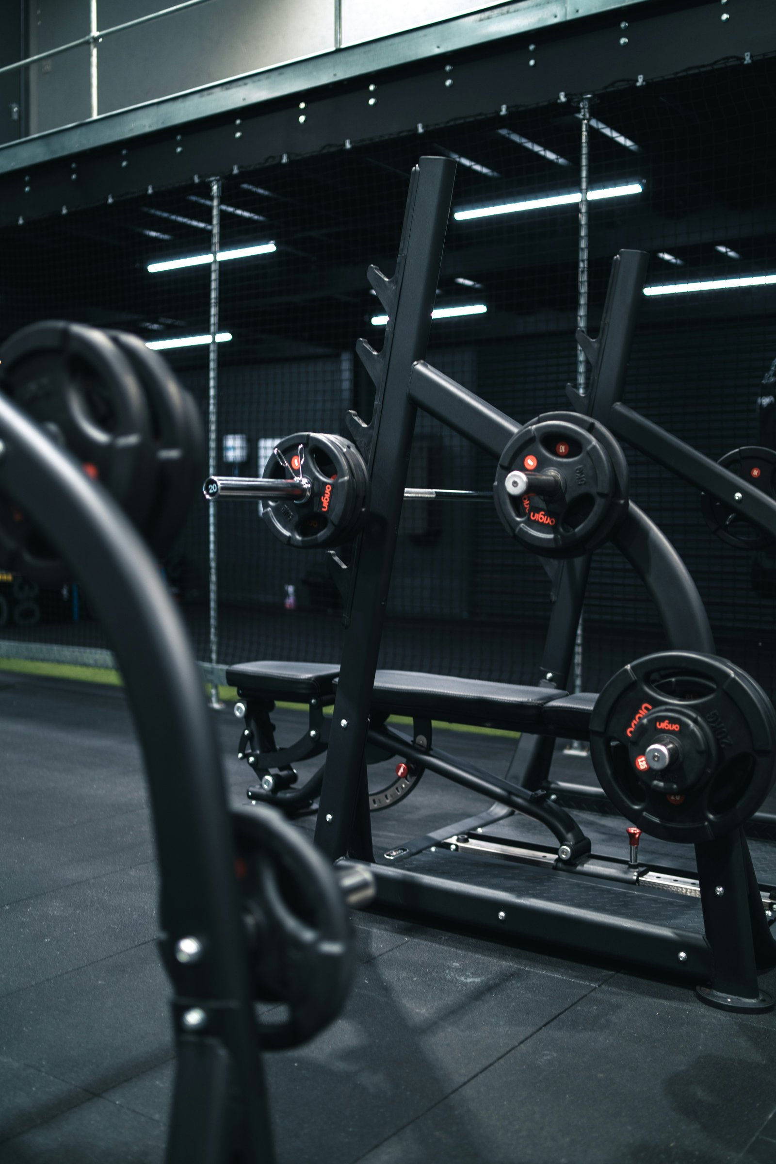 EisenStahl Kraft Referenzstudio — Commercial gym floor with EisenStahl Kraft equipment